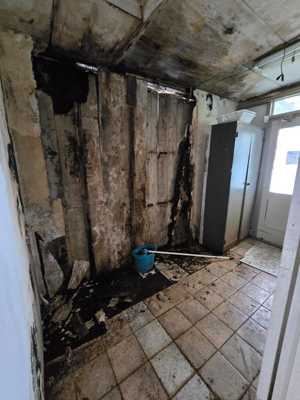 Door vocht aangetaste wand en plafond